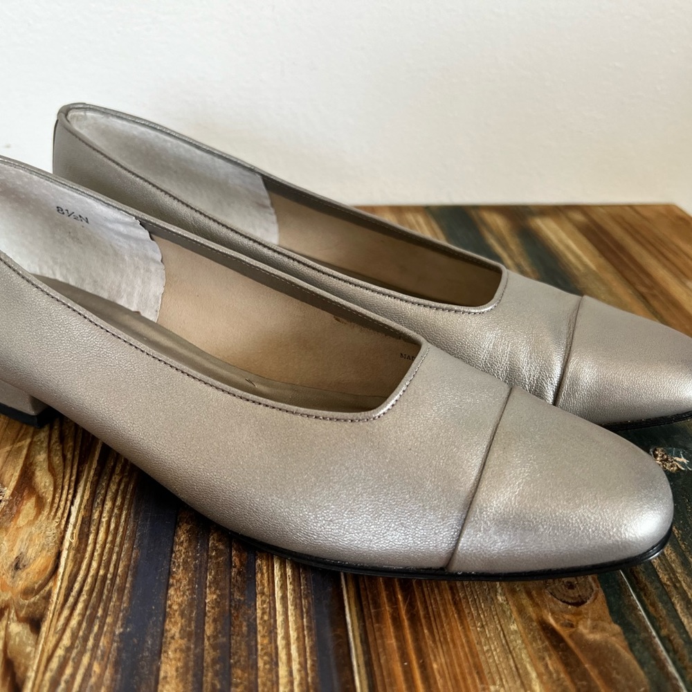VANELI Opal Pearl Nappa Flats Size 8.5N